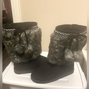 Pom Pom Fur fuzzy big girls boots size 4